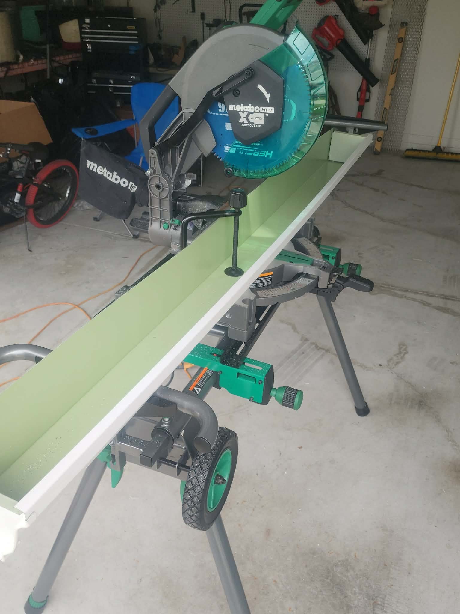 Custom gutter fabrication for Lakeland installation